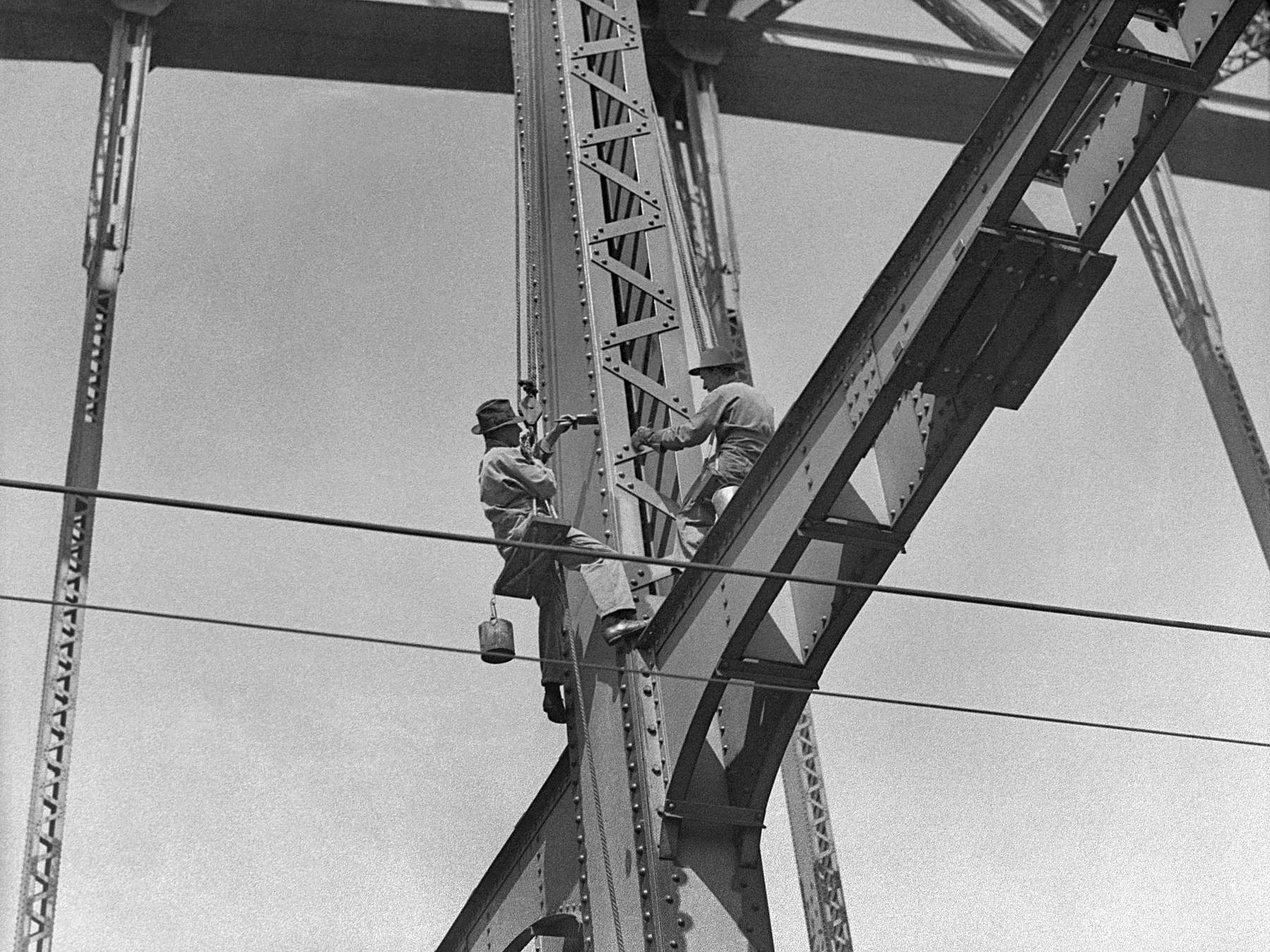 Painting the Harbour Bridge, photograph by Hood, 1930s, Home and Away 29671
