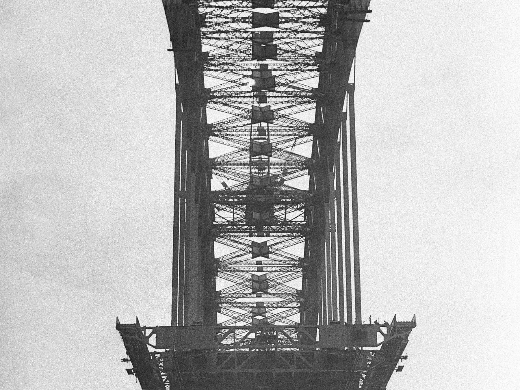 First sections of decking Sydney Harbour Bridge, photograph by Ted Hood, 1911-2000, Home and Away – 2186
