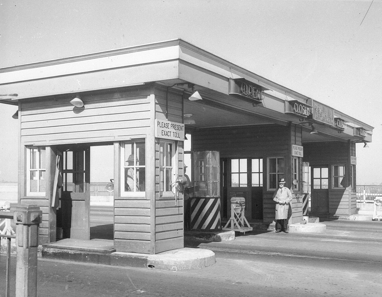 Sydney Harbour Bridge toll gates, photograph by Hall and Co, 1933, Home and Away – 35255
