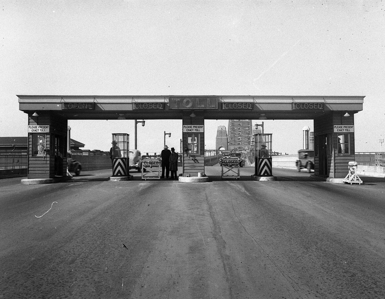 Sydney Harbour Bridge toll gates, photograph by Hall and Co, 1933, Home and Away – 35256
