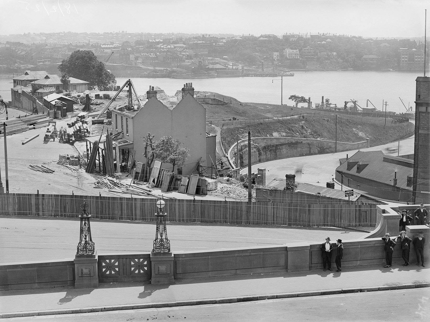 Sydney Harbour bridge, photograph by Arthur Ernest Foster, 1916-1947, ON 30 / Series 7  Box 38 No. 432.
