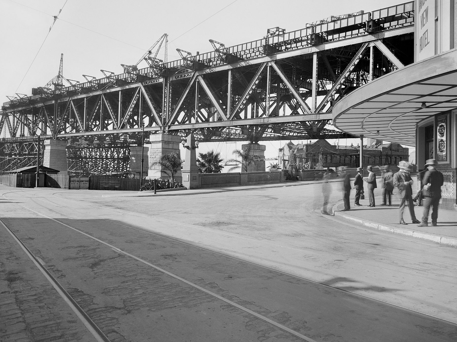 Sydney Harbour bridge, photograph by Arthur Ernest Foster, 1916-1947, ON 30 / Series 07: Box 37 No. 430.
