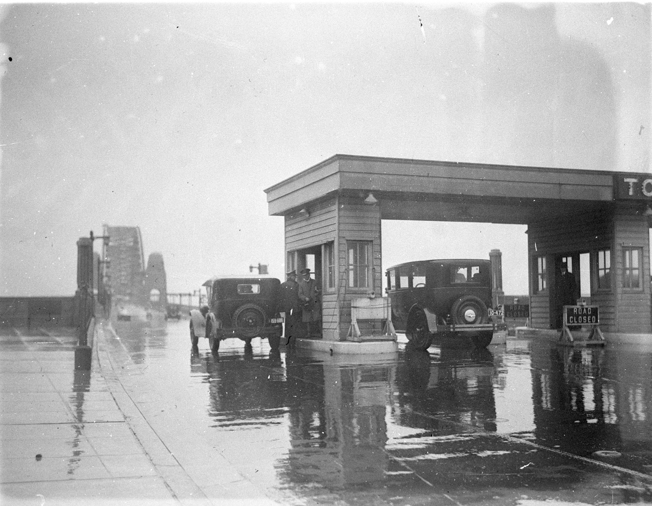 New toll-gates for Sydney Harbour Bridge, photograph by Sam Hood, 1933, Home and Away – 7009
